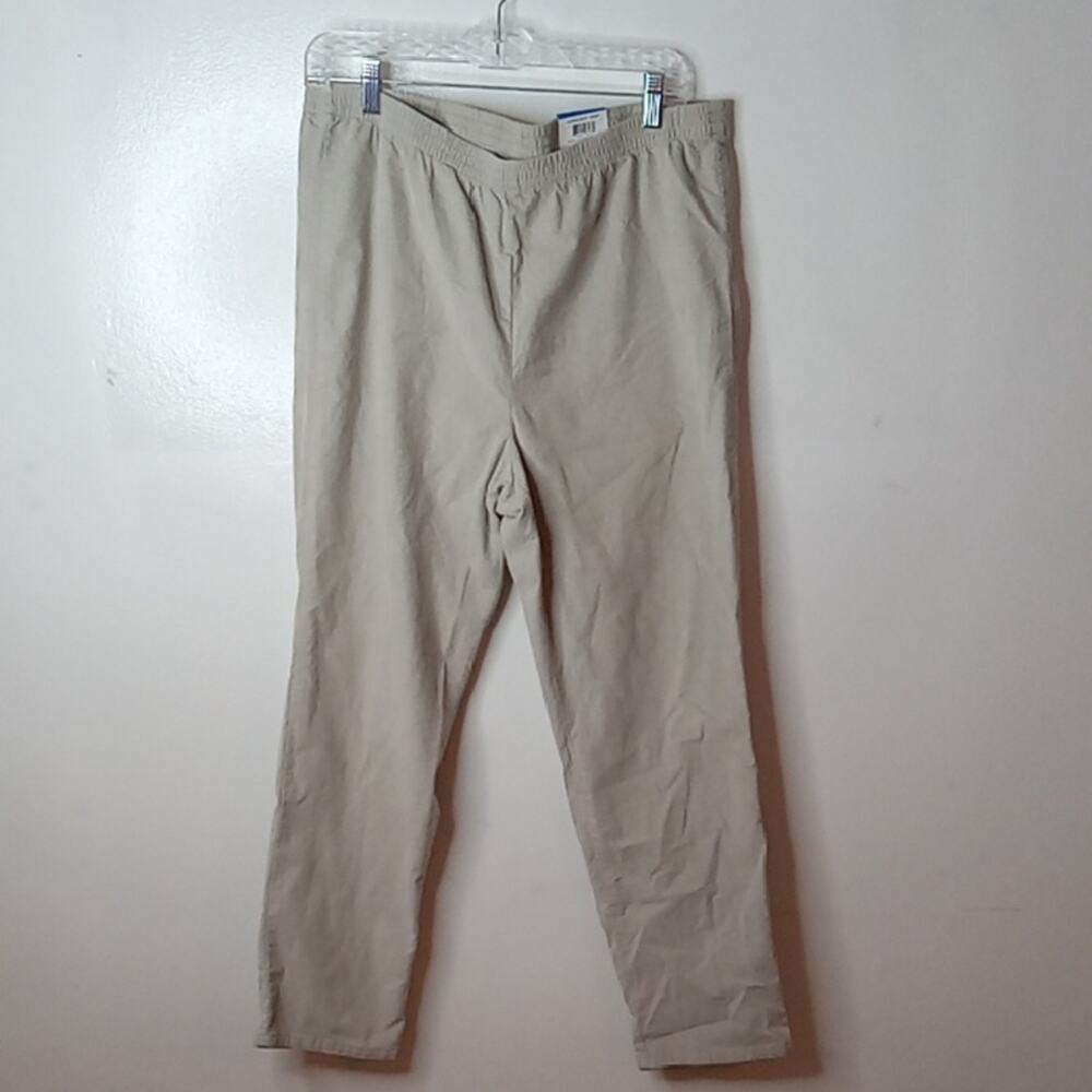 NWT Karen Scott Women's Size XL/P Beige Chinos.